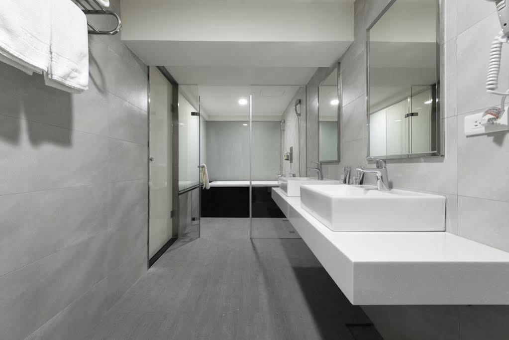Trans Inn Taichung Buitenkant foto